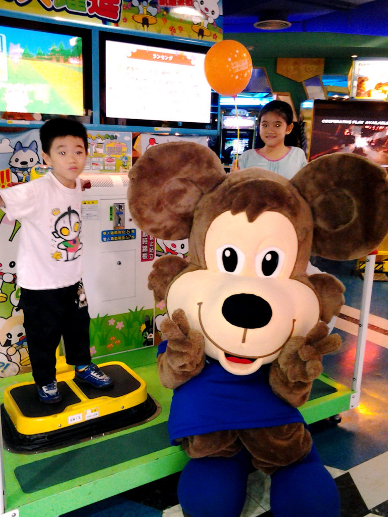 延宕13年的「高雄市電子遊戲場業管理自治條例」審查過關,未來新設電子遊戲場要距離高中職、國中小學和醫院1000公尺以上(記者陳俊廷攝)