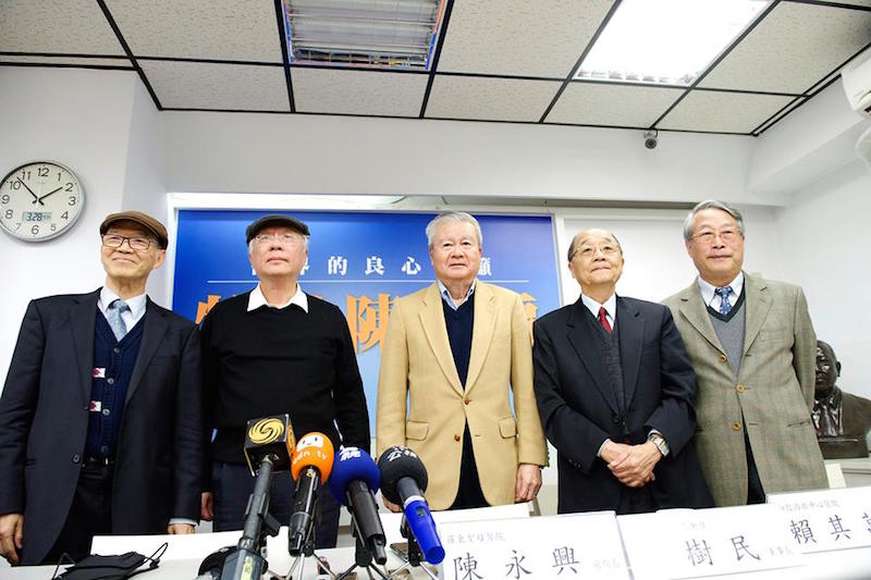 醫界聯盟呼籲馬英九、蔡英文特赦扁，連歐巴馬任內都特赦、減刑60幾次。（黃謙賢攝）