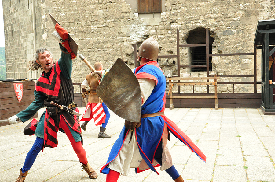 中古世紀武術表演。
