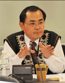 政壇又傳人事異動。原住民籍的考試委員浦忠成（見圖）日前證實，已辭去考試委員職務，將前往國立東華大學擔任國立東華大學原住民民族學院院長。東華大學上星期已通過人評程序，下學期（2月1日）人事案將正式生效。總統是否補提名，在立院二月新會期開議時一併處理，備受外界矚目。圖／翻攝文官通訊電子報