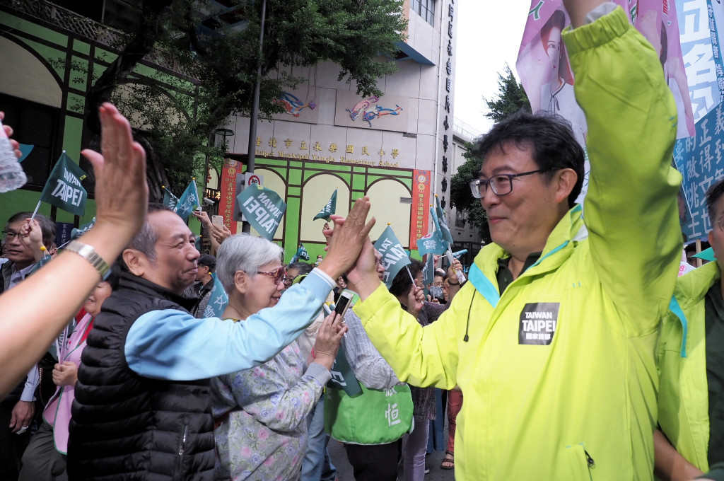 九合一選舉投票日倒數7天，民進黨台北市長候選人姚文智在明（18）日選前超級星期天舉辦「萬人手牽手，手護國家首都」。圖／張家銘（資料照）