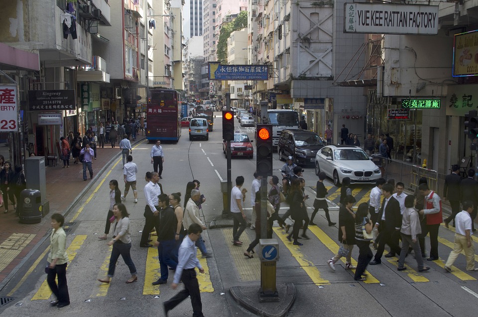 香港相對穩定的政治、經濟、社會環境，或許有助於解釋為甚麼越來越多華人選擇定居香港，傳宗接代，生生不息。圖／取材自pixabay