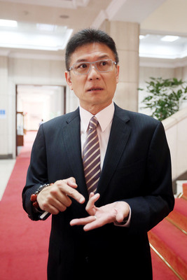 行政院發言人孫立群（圖）接受自由時報訪問時表示，「中華人民共和國和中華民國是敵對狀態，是國防部的說法！」（中央社資料照片）