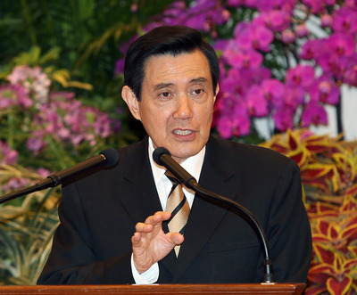 總統馬英九（圖）9日上午在總統府接見「亞洲臺灣商會聯合總會」回國訪問團，並針對熱門議題亞投行發表看法，他表示用中華台北加入，各方能接受。(中央社) 20150409