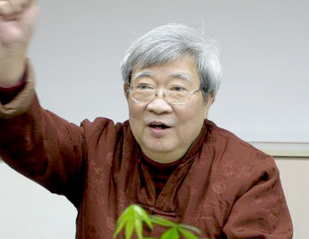 王曉波華麗轉身，從「殷門餘孽」到「殷門敗類」。（圖片：網路資料）