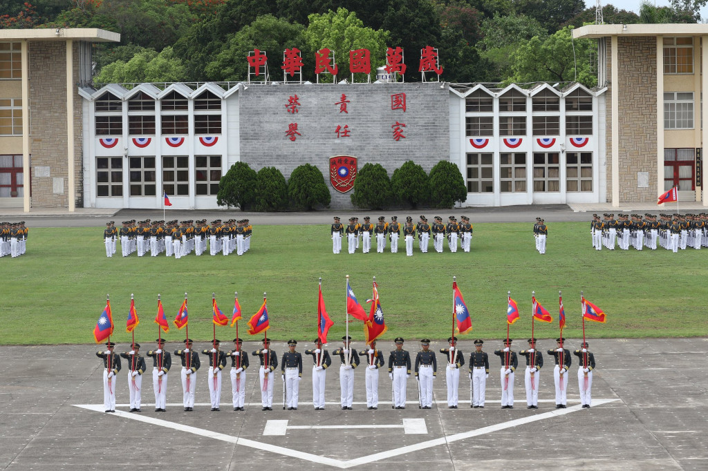 作者指出，鳳山陸軍官校應該培育敢為台灣獨立建國奮鬥、犧牲的「泰源精神」，剷除偷渡「國軍、共軍攏是支那軍，兩岸一家親」的所謂「黃埔精神」。圖／擷自陸軍軍官學校臉書