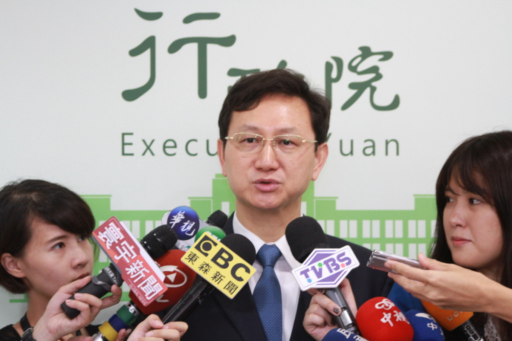 針對洪素珠「採訪」辱老榮民，行政院發言人童振源表示，林全對此事表達關切，無法認同破壞族群和諧與社會對立的言論與行為。行政院支持高市警方依法執法。（資料照片，何豪毅攝）