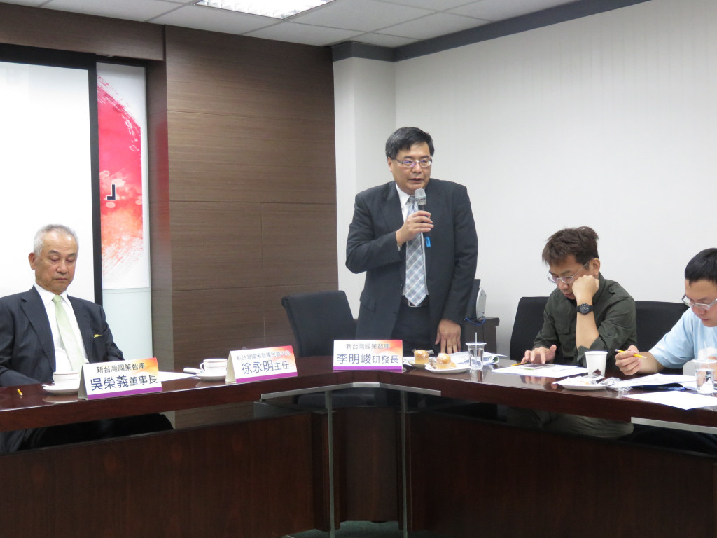 新台灣國策智庫發表民調顯示，泛藍選民6成9接受政黨輪替的可能。（朱蒲青攝）