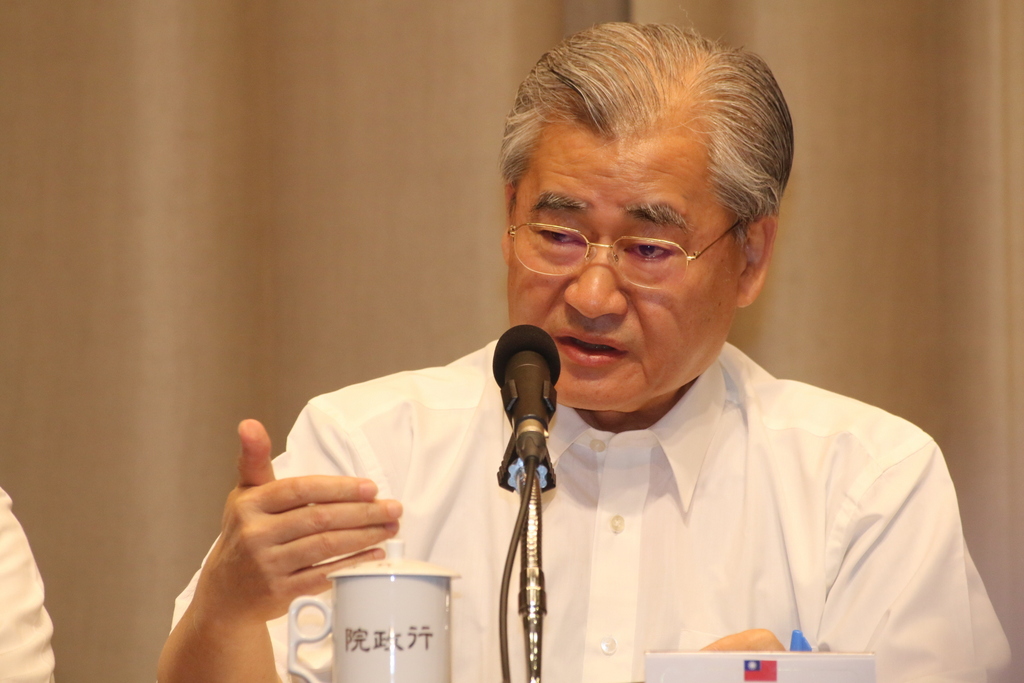 前行政院長毛治國批評桃機淹水導致地方搶食分流大餅是「民粹」。行政院副院長林錫耀隔空回擊「過去應該有很多問題」。（資料照片，何豪毅攝）20160623