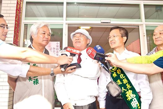 今天林義雄專程南下到溪州、北斗，陪同魏明谷掃街拜票。（照片：取自魏明谷臉書）