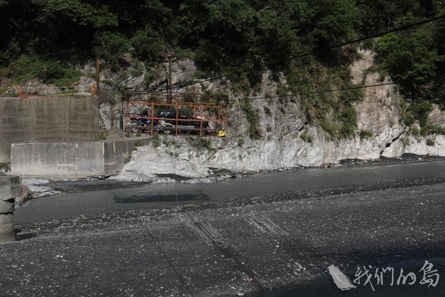 孫海橋因為72水災損毀，不再復建，一般民眾已經無法進入丹大山區。圖／公視《我們的島》提供