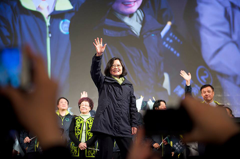 台灣選舉結果，也許給中國對台工作提供了一項很好的示警和檢討：不能再低估台灣民族主義的崛起，也應該更尊敬台灣的第一位女性總統。 (黃謙賢攝20160116)
