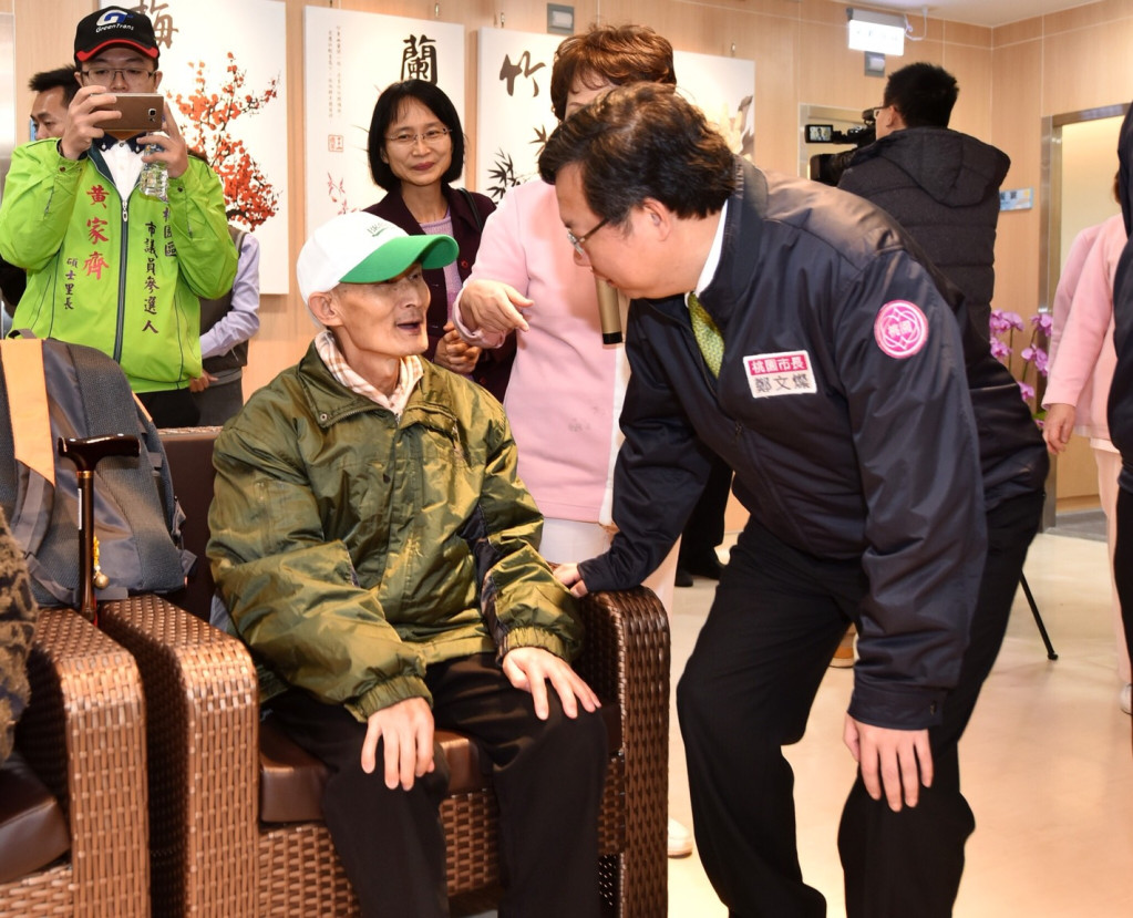 台灣目前每100人就有1人罹患失智症，失智症照顧迫切需要。（圖為桃園區第一間失智日照中心／桃園市社會局提供）