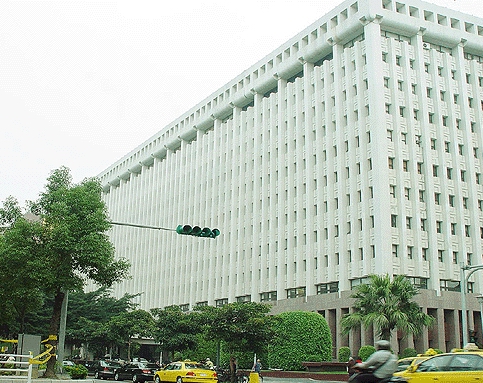 台塑集團自從創辦人王永慶辭世後，各種狀況不斷，甚至爆發集體收賄一案也是疑雲重重，即便經營績效持續成長，但在高層追求數字績效與經營權之餘，企業信念卻也顯的逐漸黯淡。（網路圖片）