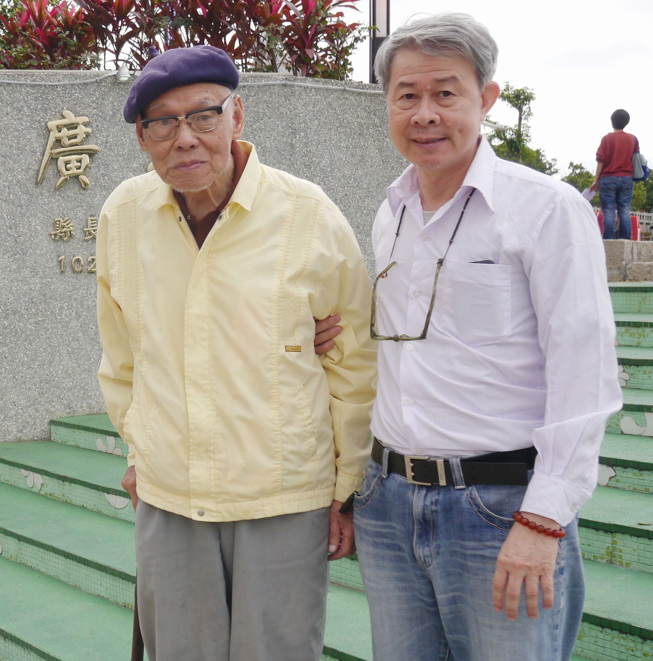 高齡九十二歲的柯萬見與其子柯豋正出席花蓮二二八追思會，父子認為家屬只要真相，也希望政府坦承面對歷史。（王維攝）