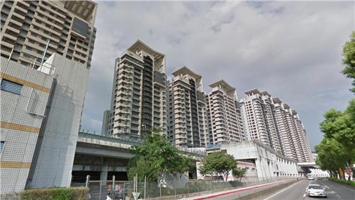 大法官會議今（30）日針對美河市聯開案作出743號解釋，解釋文指北市府以公共利益為由徵收土地，卻一併與民間企業進行聯合開發違法。建商日勝生表示，公司是依相關法令、暨台北市政府公告之招標文件及相關投資契約，約定辦理，依當前憲政體制，「受憲法上財產權保障及相關法令之保護」。（圖／取材至google map）