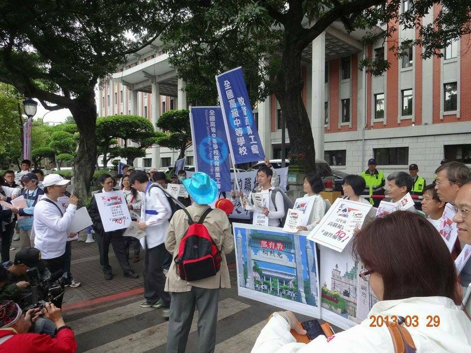 勞動部確定恢復勞工7天假，造成928教師節教師不放假，勞工卻放假的爭議，全中教主張，，將5/1勞動節定為國定假日，全國放假，以解決教師節教師上班，勞工放假的紛爭；同時教育部應加強國民教育之「勞動神聖」觀念。（全中教提供）