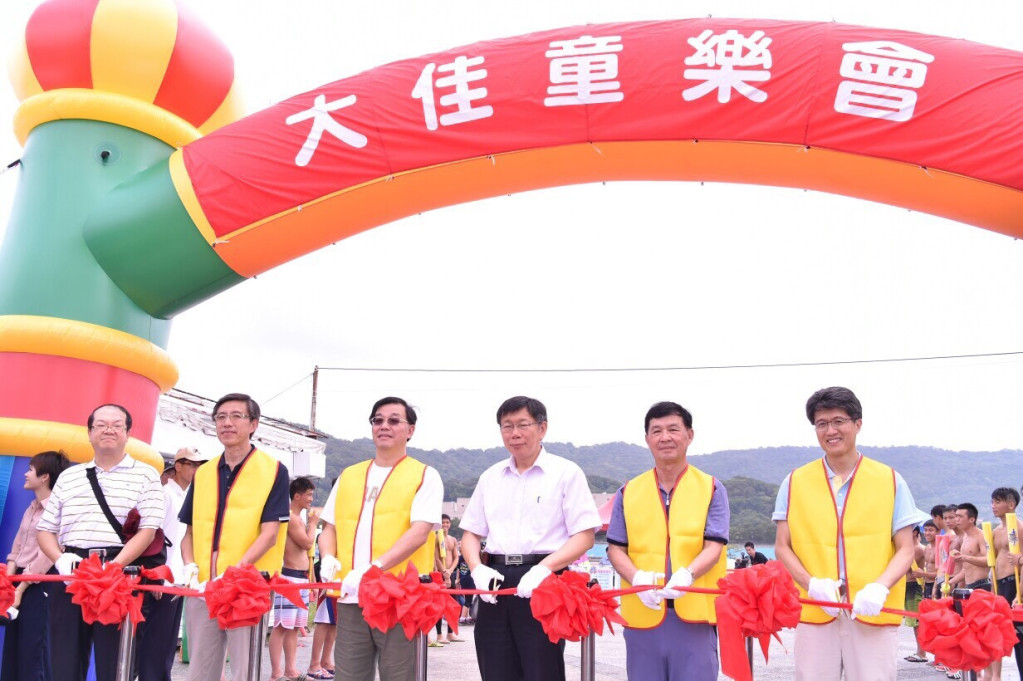 柯文哲於今出席大佳童樂會剪綵儀式，承諾讓台北成為親水城市。（北市府提供）