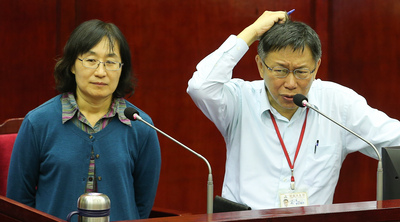 台北市長柯文哲上任將滿一年，今（13）日備詢時表示，一年來最滿意的是「公開透明」文化，最不滿「波卡」事件的危機處理，還說自己最怕女性議題。（中央社20151113）