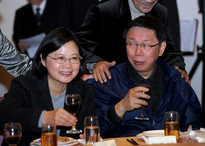 柯文哲今(8)晚出席台灣國家聯盟餐會時就陳水扁前總統像核能的說法作進一步說明。(中央社)