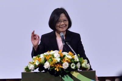 民進黨創黨第29週年外交使節酒會22日在台北舉行，主席蔡英文向外交使節發表演說，闡述民進黨的立場、精神與理念。（中央社）