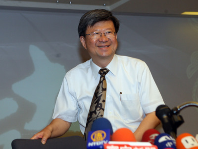 行政院29日宣布，教育部長由現任國立政治大學校長吳思華（圖）接任，中午吳思華在政大舉行記者會說明。（中央社）