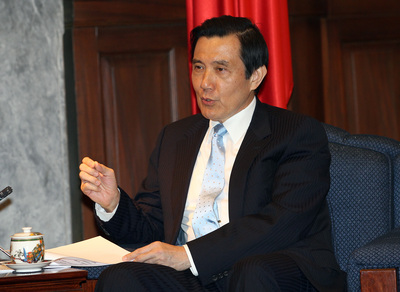台北市廉政委員會建議市府移送前台北市長、總統馬英九（見圖，中央社資料照片），府方再回應，若認為馬有罪，請柯文哲儘快移送，但柯需負政治與法律責任。20150512