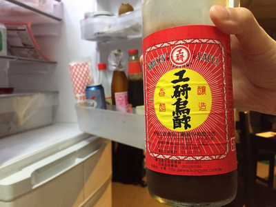 老牌工研醋代工廠大醇食品遭爆回收過期品再混入製成新品銷售，晚間食藥署宣布，工研系列11項產品必須限期下架。（中央社）