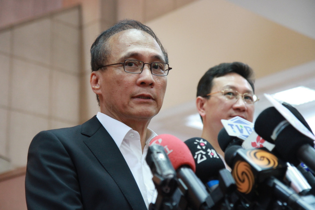 對雄三飛彈誤射事件演變成要告蔡正元洩密，行政院長林全強調，他是要確保每年超過三千億預算的軍隊「沒有問題」。（何豪毅攝）20160705
