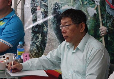 大台北地區自來水水管存在3萬多戶鉛管是既存事實，台北市長柯文哲同意，鉛管戶自來水從10月起得開始減免至換管完成，同時也開放鉛管戶預約驗血。（中央社資料照）