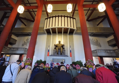 對岸盛大舉辦孫中山151歲誕辰紀念，中國國家主席習近平今日亦發表談話大談「民族統一」。在台灣，中國國民黨也與國父紀念館本月份合辦「割臺興革命，民國護臺灣：紀念孫中山151週年誕辰特展」