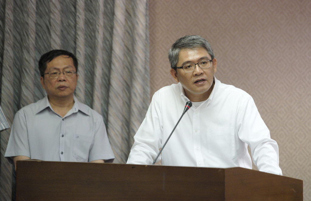 內政部次長花敬群今日回應共諜滲透,認為各機關都有自己的內控機制,內政部也有管控,沒有被滲透。(圖/張良一攝,民報資料照)