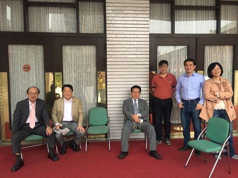 為使年金改革法案順利付委，民進黨立院黨團幹部7日凌晨6點就在議場門口甲級動員。圖／取自柯建銘臉書