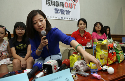 立院社環委員會25日初審通過國民黨立委王育敏(見圖，中央社資料照片)提案，曾犯妨害性自主罪、性騷擾罪，經緩起訴處分或有罪判刑確定，不得任居家式托育服務提供者。