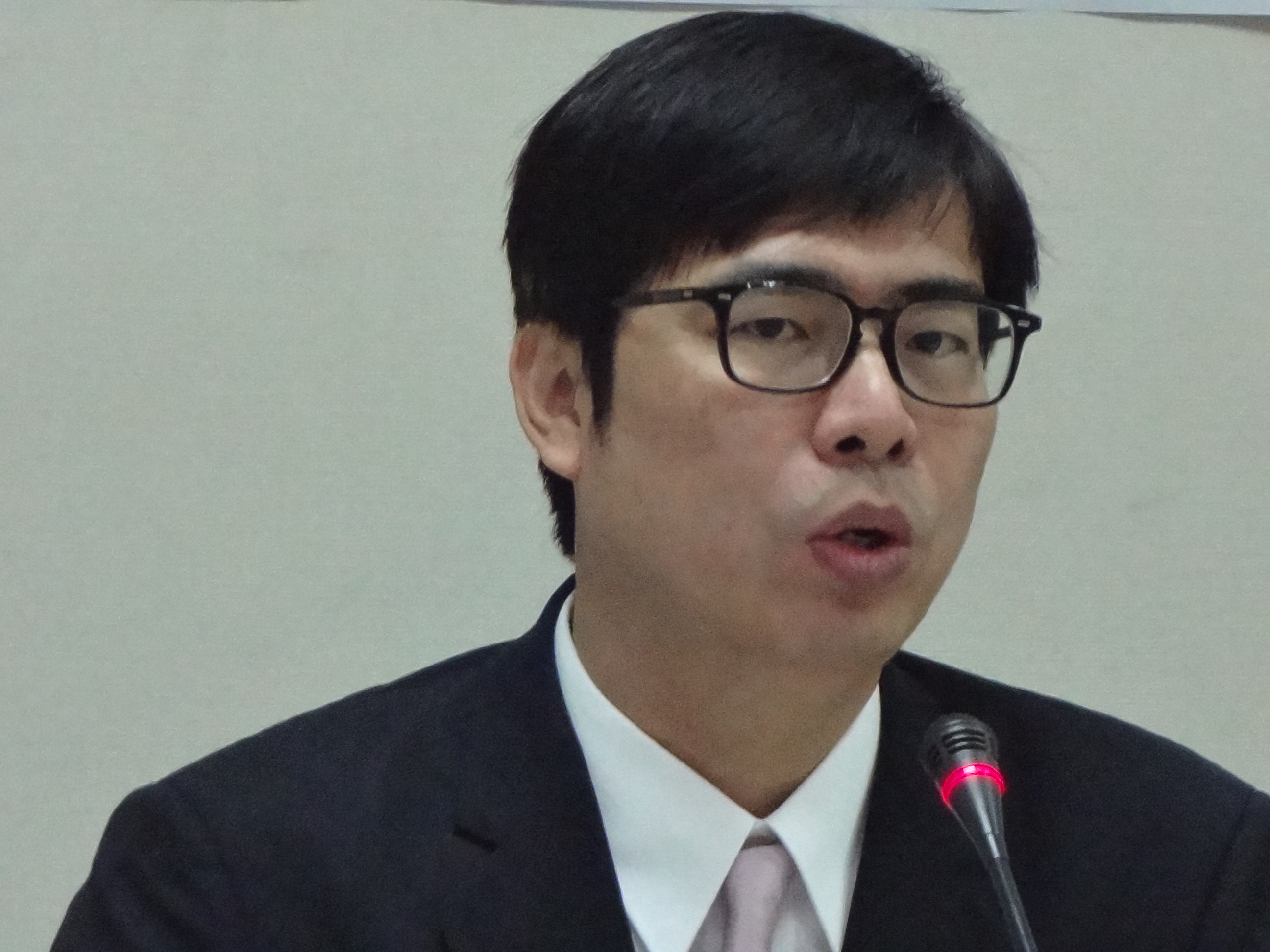 民進黨籍立委陳其邁主持立法院聯席會，今天繼續安排審查服貿協議。（民報資料照）