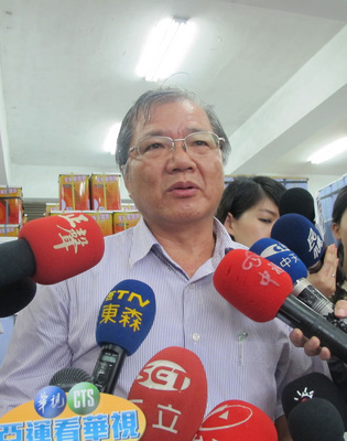 強冠公司涉嫌採購劣質油品混充香豬油，屏東地檢署12日傳訊強冠公司董事長葉文祥（前）等人，法院裁定羈押。（中央社檔案照）
