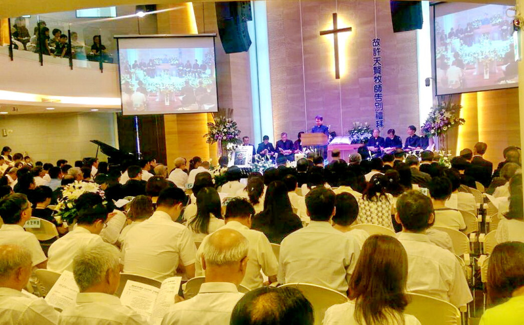 新樓醫院院牧部主任許天賢牧師於上月27日早上安息主懷，今10日（一）完成入殮及火化禮拜，台南中會在富強教會舉行感恩禮拜(實習記者蘇福全攝)
