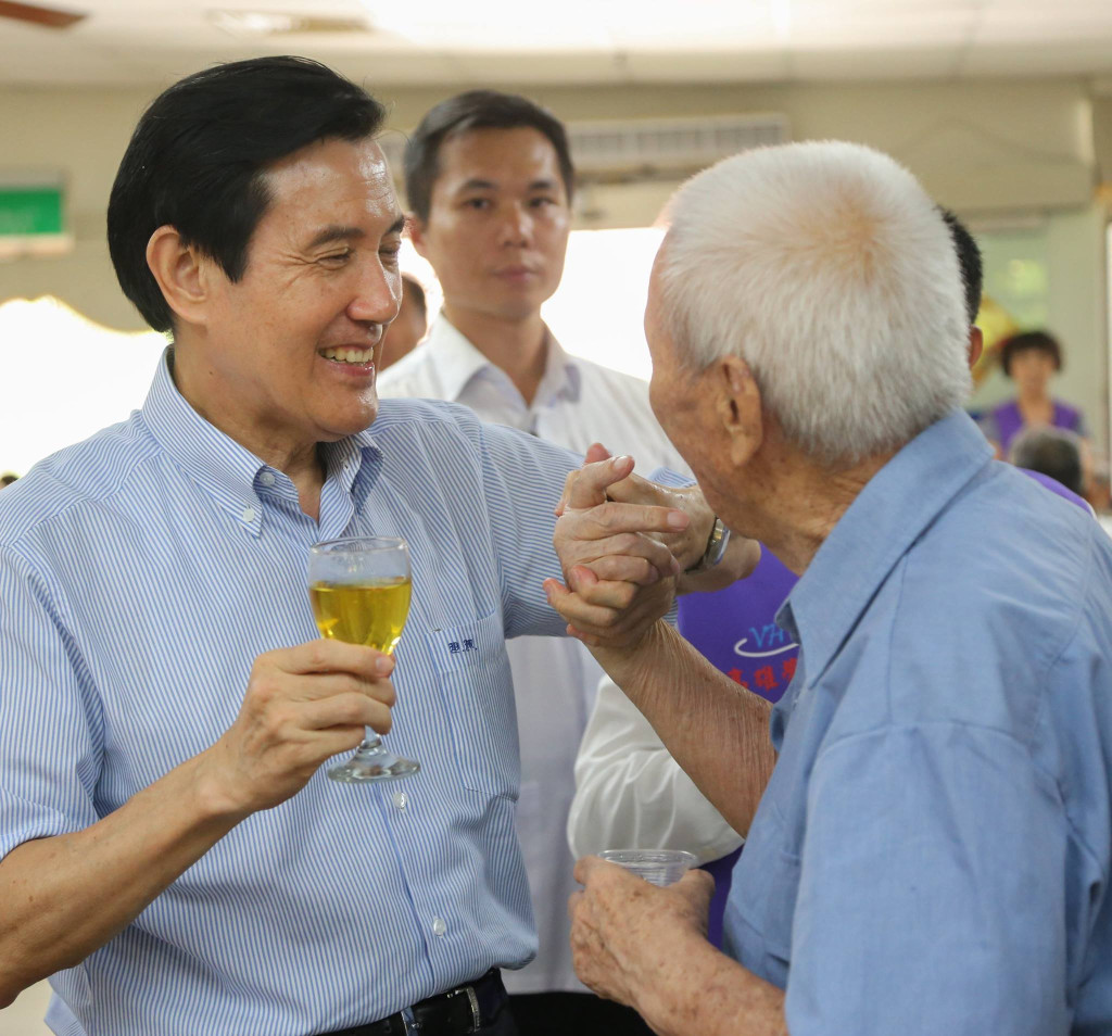 馬英九於總統任內所聘之國策顧問們宣布成立國策顧問聯誼會，要為馬英九爭取諾貝爾和平獎。（翻攝自馬英九粉絲專頁）