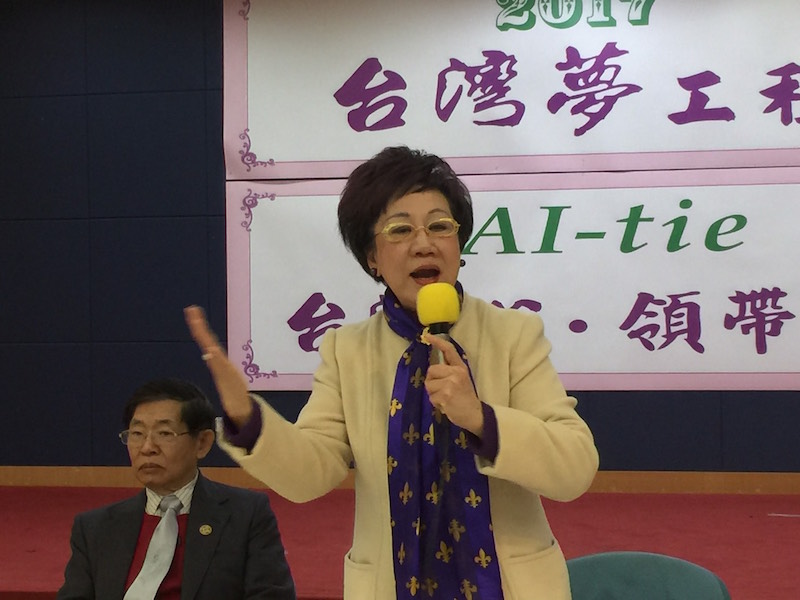 針對勞動部長由總統表姊林美珠出任，呂秀蓮力挺林美珠，她說，站在女性的立場，「她不是從天而降，是由基層做起，在中央地方都服務過，相信應該是一個很腳踏實地、親和力很好的人，我們一起來支持她」。圖／朱蒲青攝