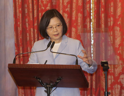 蔡英文「用否定九二共識來選舉，卻找認同九二共識的人來執政」，讓支持她的人又氣又悶。圖／中央社