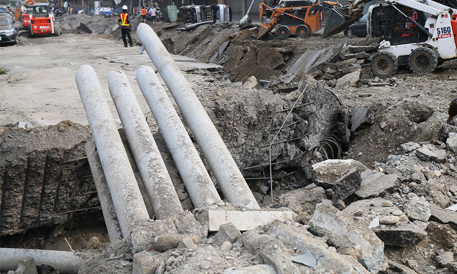 高雄新世代自嘲：「石化管線奇景」可為八景之首。（記者何豪毅攝）