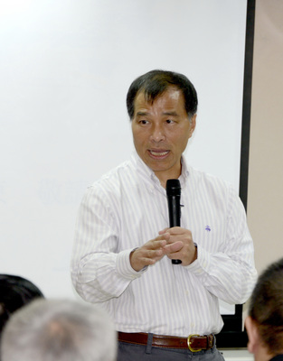 交通部長葉匡時（圖）交通部長葉匡時今天在立法院交通委員會表示，若交通委員會未在這個月底前通過高鐵財改方案，最快明年3月高鐵恐將宣告破產。(中央社資料相片)