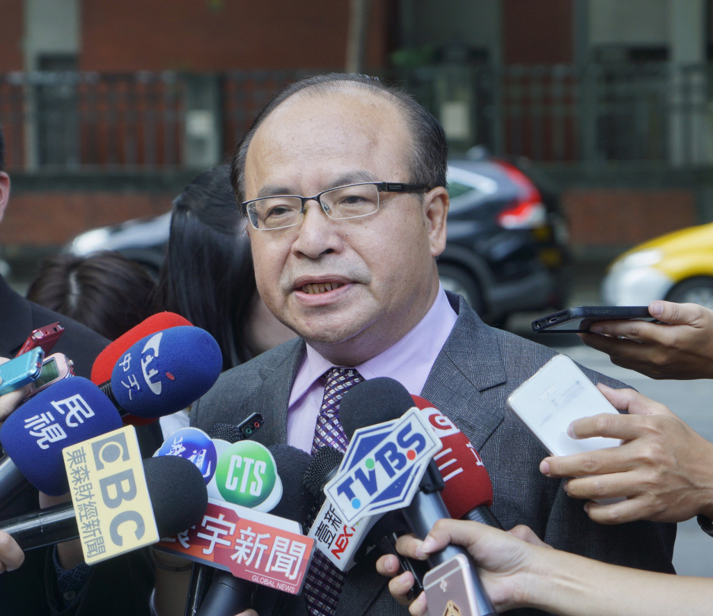 中央社董事長陳國祥(圖)打死否認叫記者發業配文，民進黨立委段宜康出示廣告委託單與內簽爆料，直指4條社稿、2條影音的公定價是23萬元。(圖/張良一)