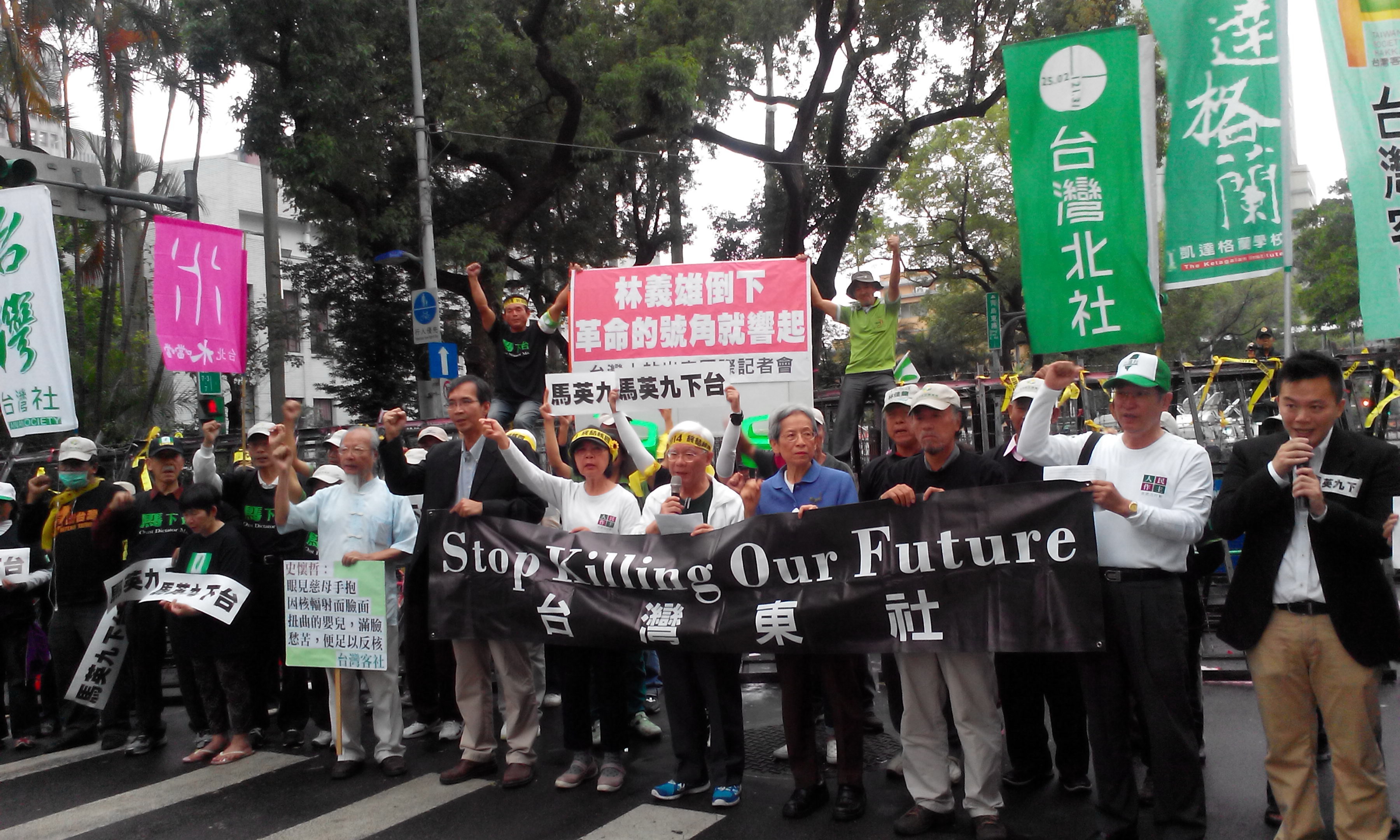 與時間賽跑，本土社團宣告，林義雄一旦倒下，將化悲憤為革命行動！（攝影：林冠妙）