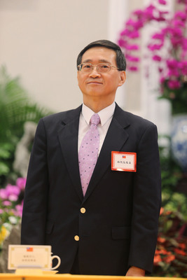 士林地院院長林俊益獲被總統馬英九提名104年司法院大法官，針對特別費案判馬無罪被疑酬庸，林俊益強調法律是程序優先，三審法官不會碰觸實體內容。（中央社）20150423