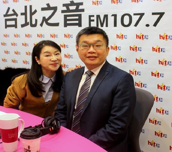 近期各部會陸續出包，交通部長賀陳旦、國防部長馮世寬及內政部長葉俊榮紛紛被點名不適任，立法院副院長蔡其昌今天接受廣播專訪時直言，沒有娜一個部長不能換。(圖/擷取自蔻蔻早餐臉書)