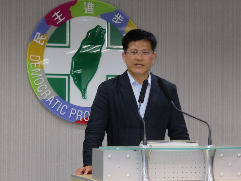林佳龍提出「打造國際NGO中心」計畫，蔡英文全力支持，並指示政院組「專案小組」處理。（朱蒲青攝）