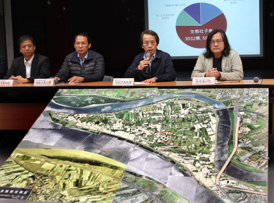 台北市舉行社子島開發案投票,「生態社子島」方案獲選,副市長林欽榮(右2)、都發局長林洲民(右)晚間說明未來工作方向。(中央社)20160228