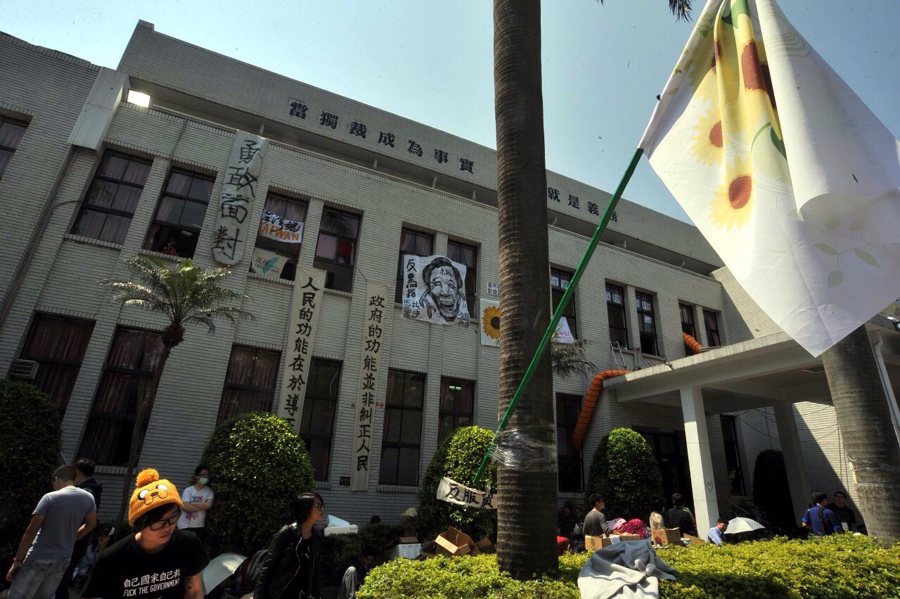 學生自318佔領立法院以來,將在330這天的凱道大遊行讓這項反黑箱服貿運動益加擴大