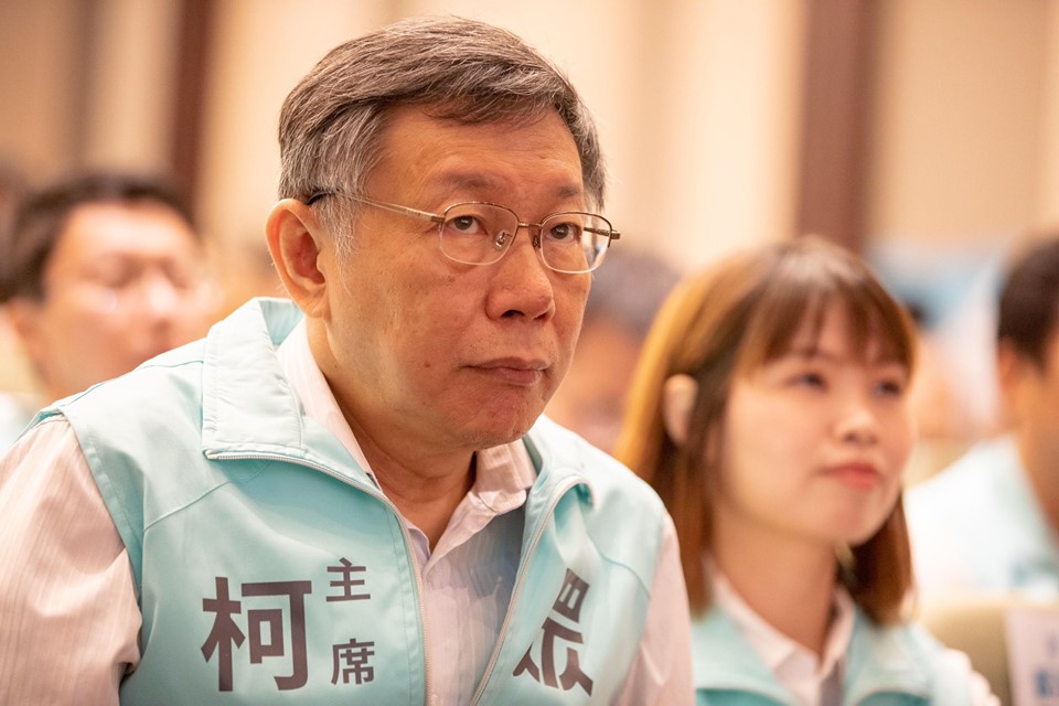 台北市長、台灣民眾黨主席柯文哲今（26）日大酸民進黨副祕書長林飛帆，當初也是年輕人的標竿，現在只不過是投靠....，他說要想想用什麼字來形容林飛帆。圖／取自台灣民眾黨臉書（資料照）